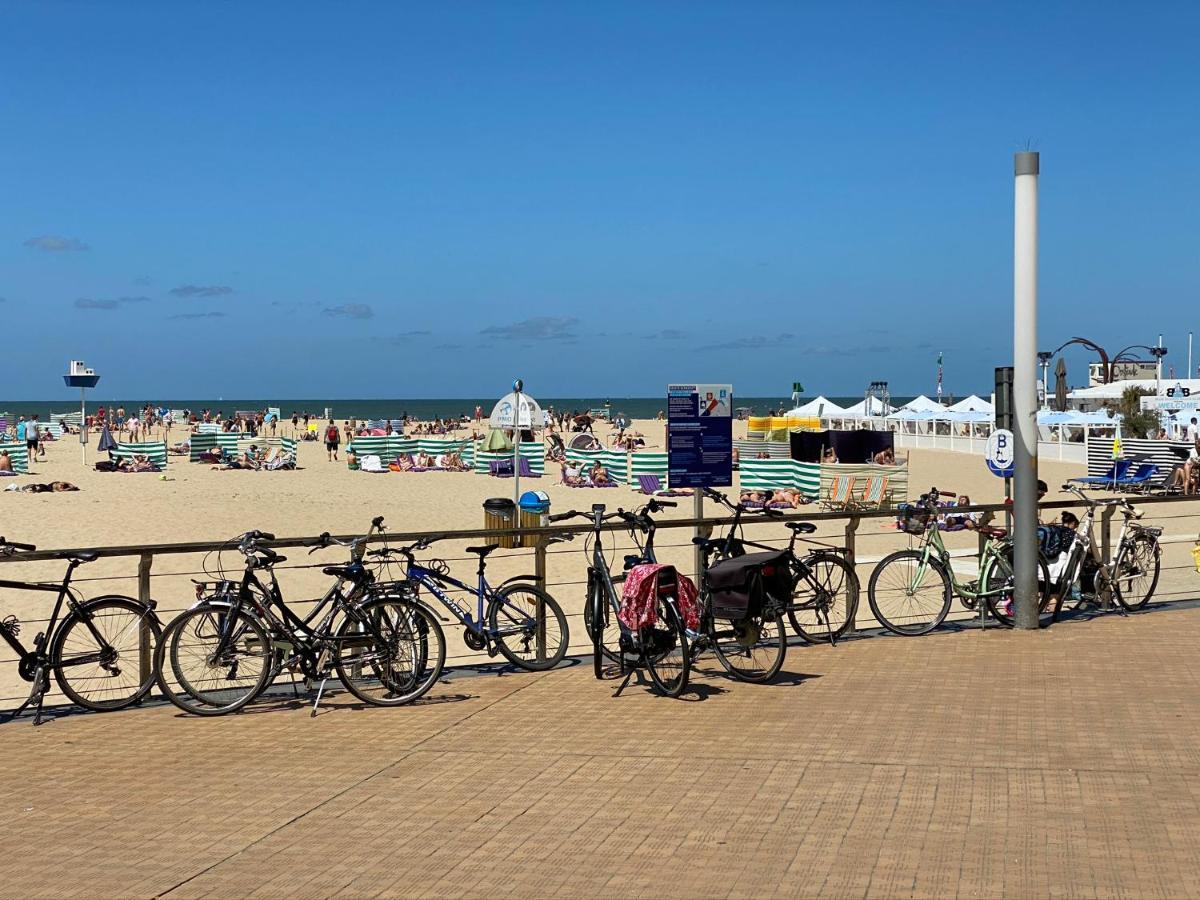 Panoramic View On Beach, Ships, Sea - Place To Be Oostende Exteriör bild